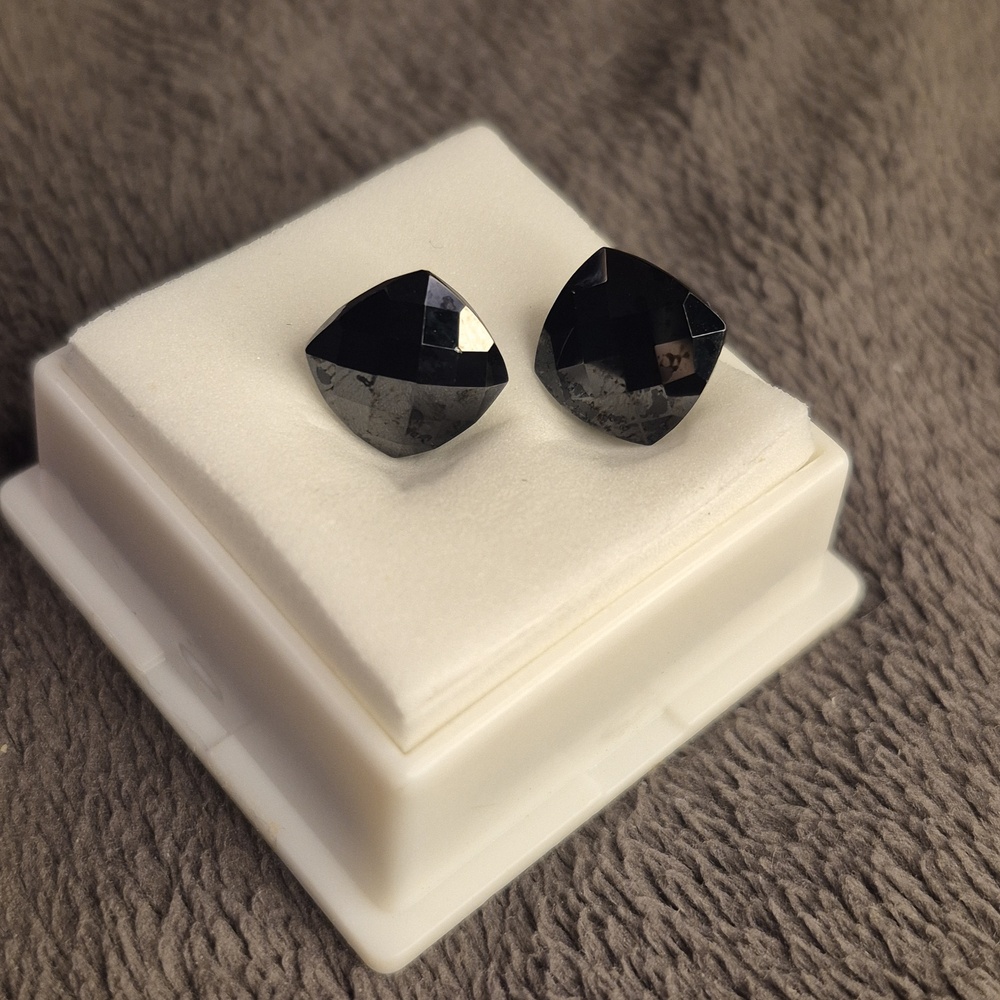 Black Spinel pair 4.75ct square 10mm